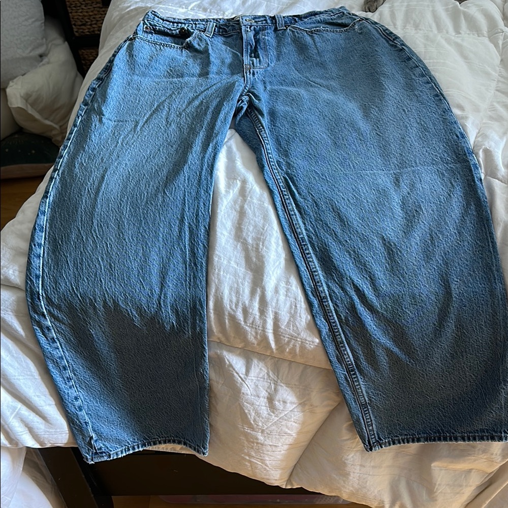 Abercrombie and Fitch The loose High rise women’s size 6 short